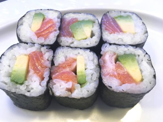 112. Lachs-avocado Maki