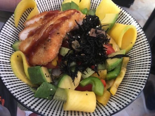 1403. Poke Bowl Mit Tonkatsu Hühnchen